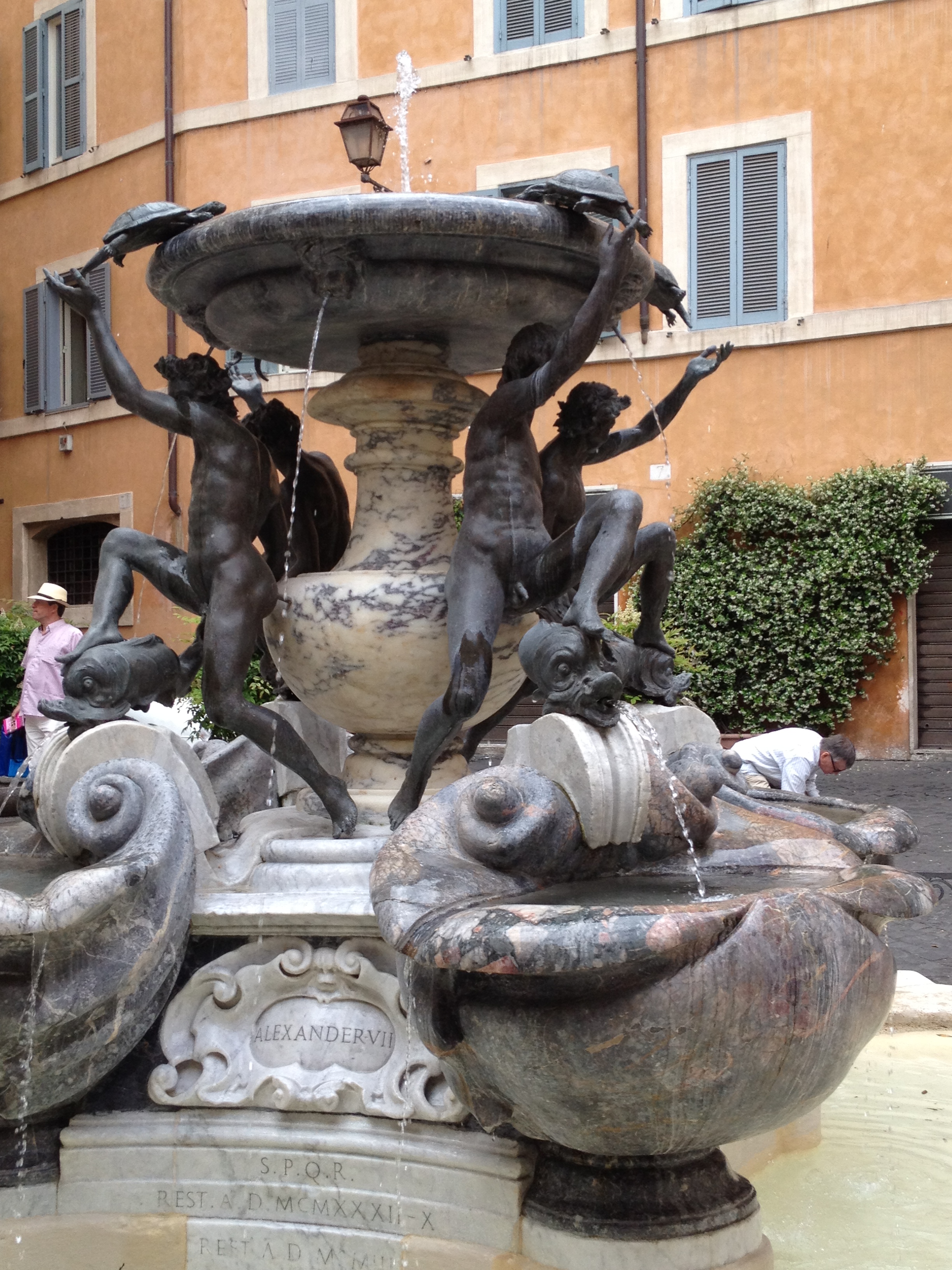 Mer av den eviga staden sköldpadde fontänen rom